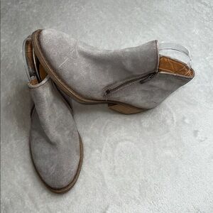ERIN MICHAEL 7 Suede Western Leather Unisex Zippered Booties